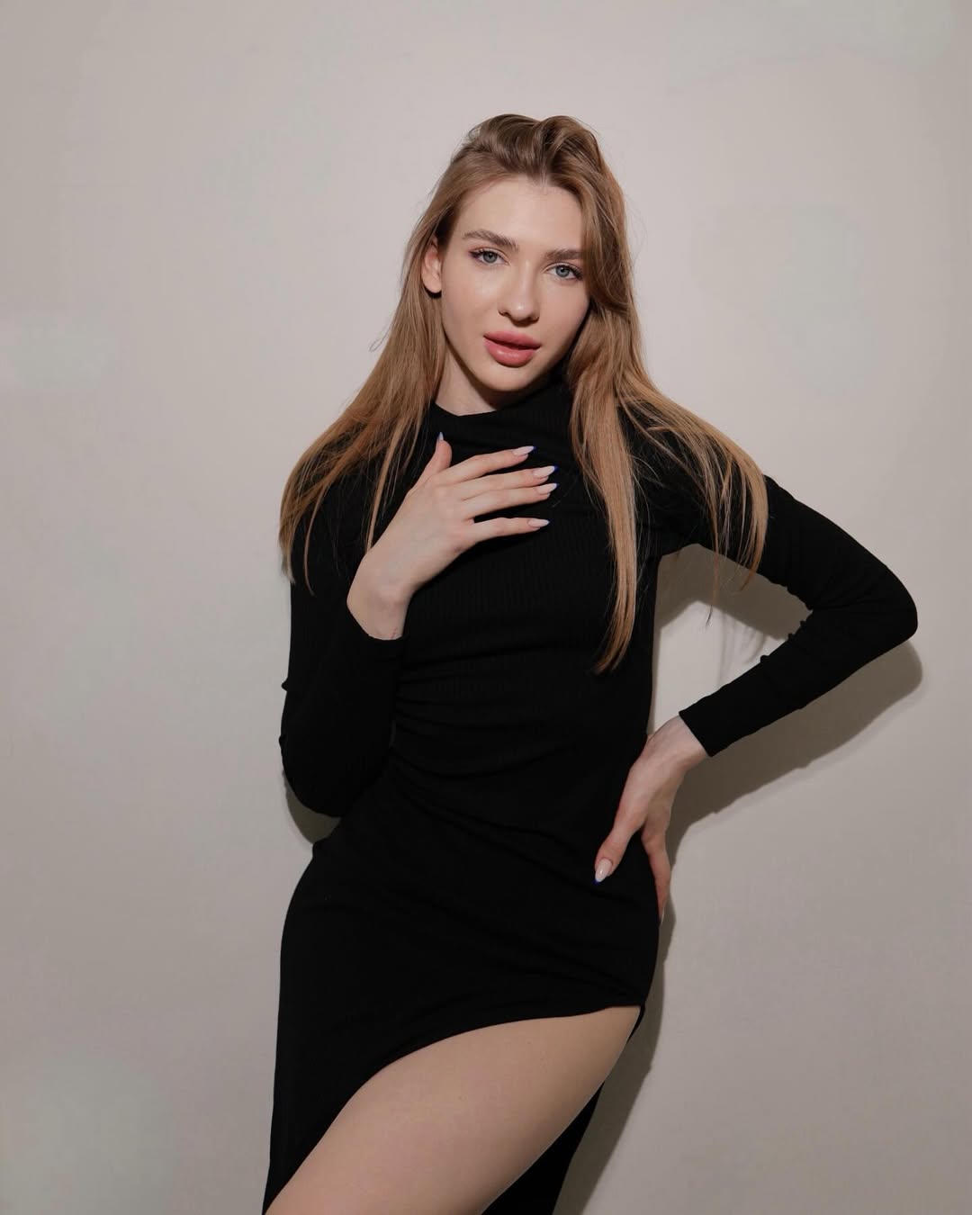 Алиса, 20 лет, индивидуалка в Москве, размер груди 1 — фото 1 анкеты