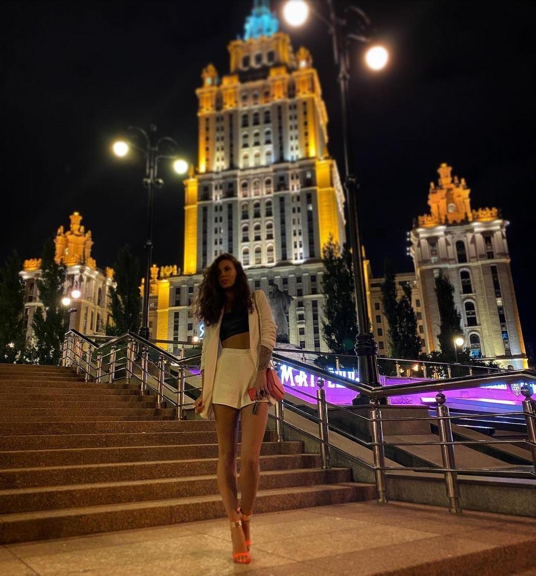 Лаура, 24 года, индивидуалка в Москве, размер груди 1 — фото 1 анкеты