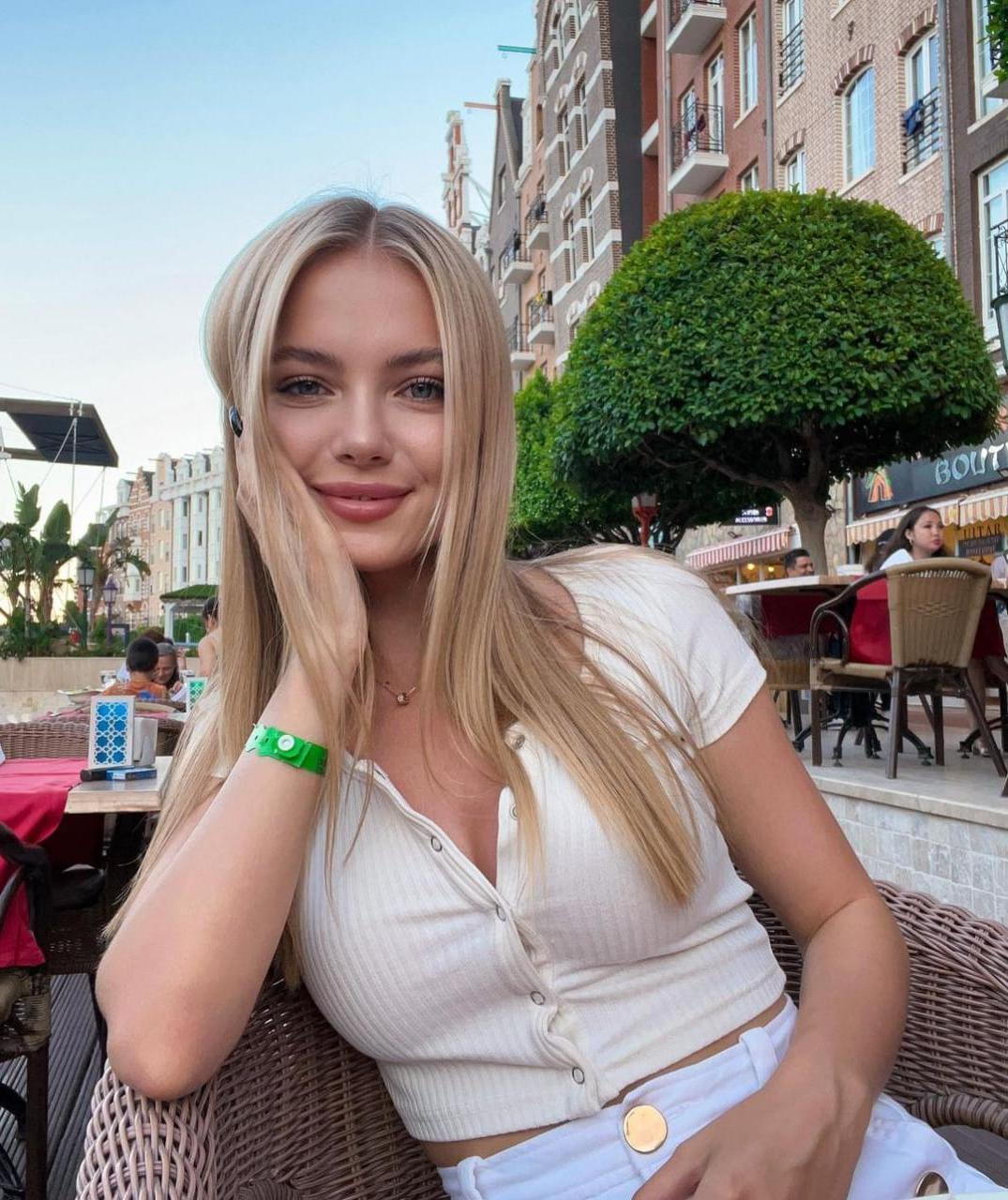 Мейзи, 22 года, индивидуалка в Москве, миниатюрная — фото 1 анкеты