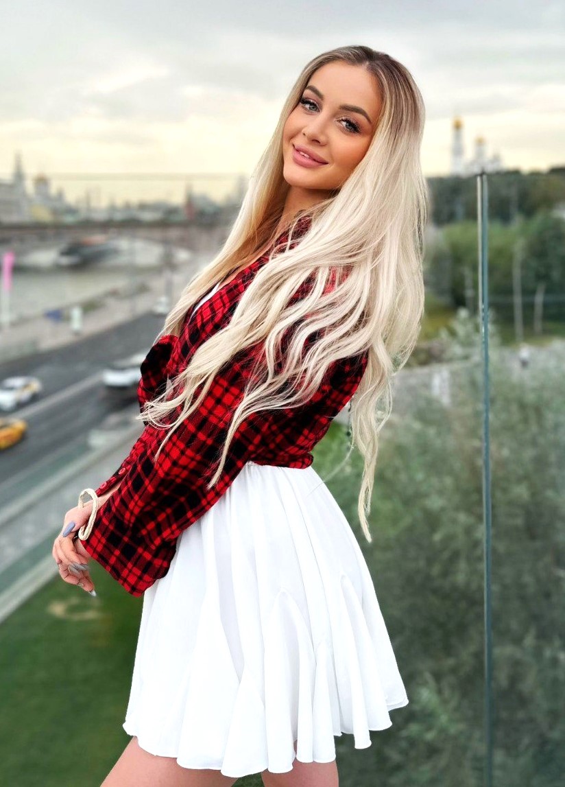 Александра, 22