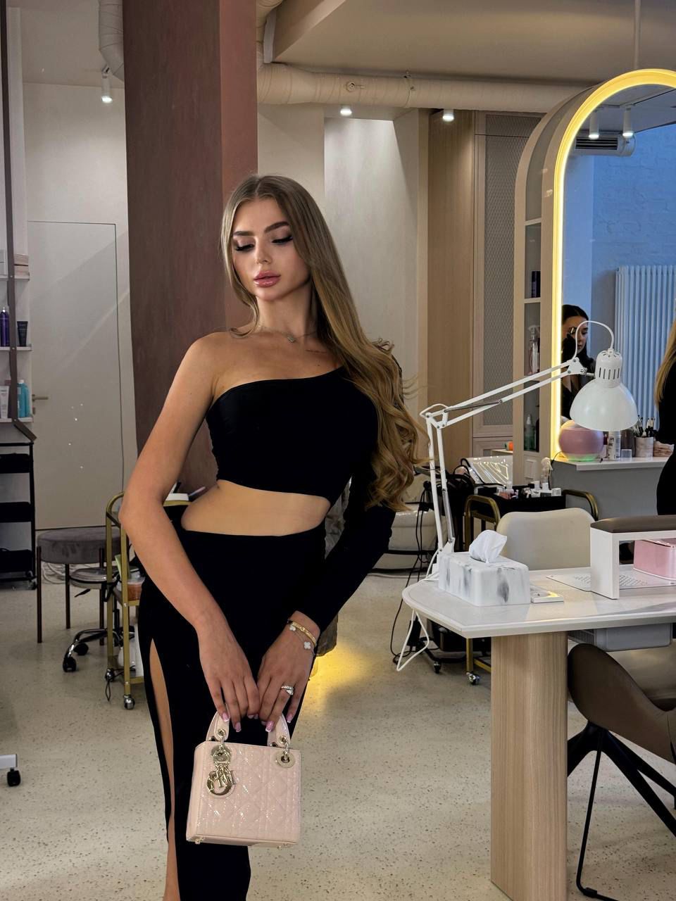 Полина, 20 лет, индивидуалка в Москве, высокая — фото 1 анкеты
