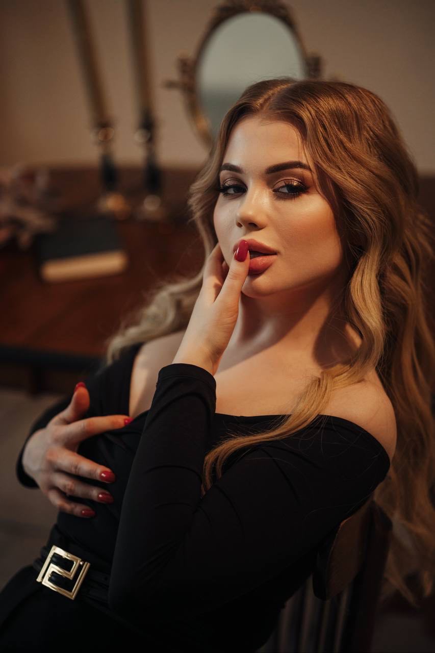 Соланж, 23